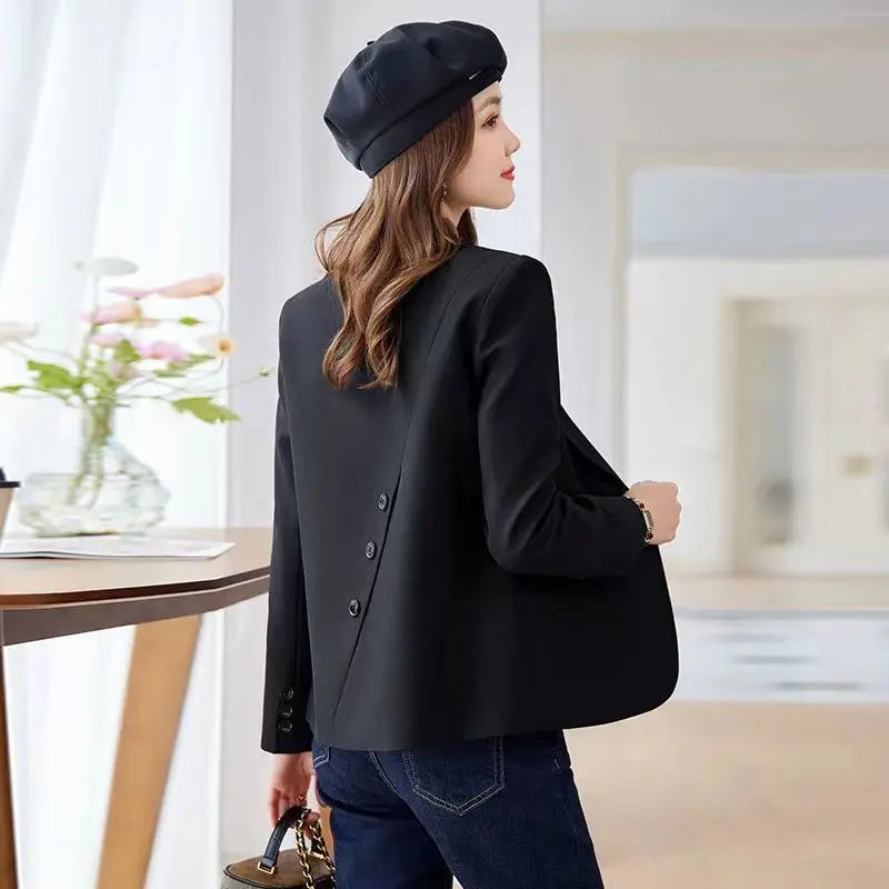 Women's Ansoff suit jacket, casual autumn fashion, small fit, stylish top with a modern, chic design and warm fabric.