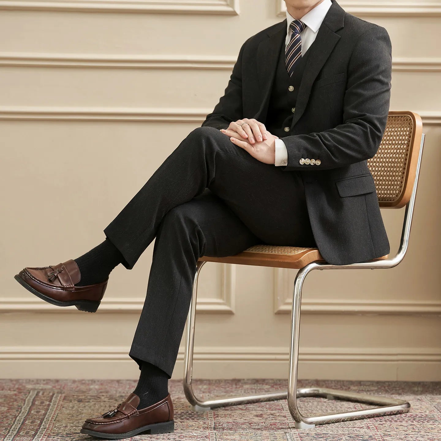 Ansoff men's fitted double-button suit set in light fabric, perfect for summer and spring cocktail parties or weddings.