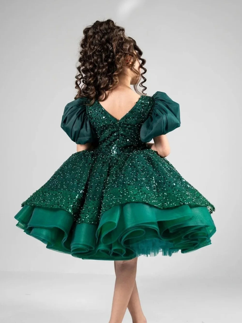 Girls emerald green sequin princess dress with puff sleeves, layered tulle skirt, bow decor, ideal for formal parties and dancing.