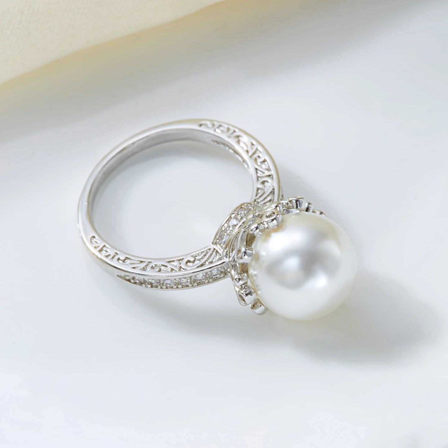 Elegant Retro Pearl Ring for Women Fashionable Luxury Daily Commute Accessory Suitable for Dates Parties Weddings Jewelry Gift