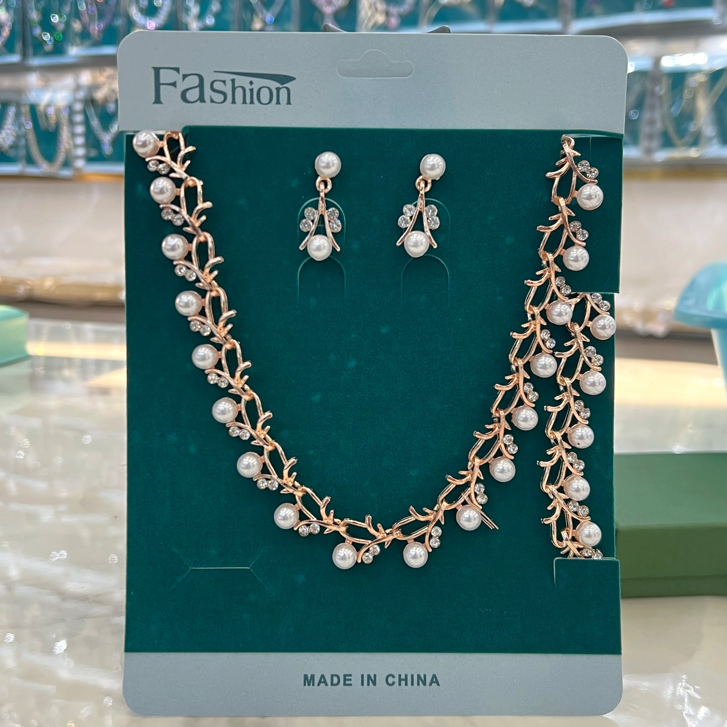 4PC Women's Fashion Pearl Necklace Earrings Bracelet Jewelry Set Suitable for Wedding, Party, Festival Gifts-9248