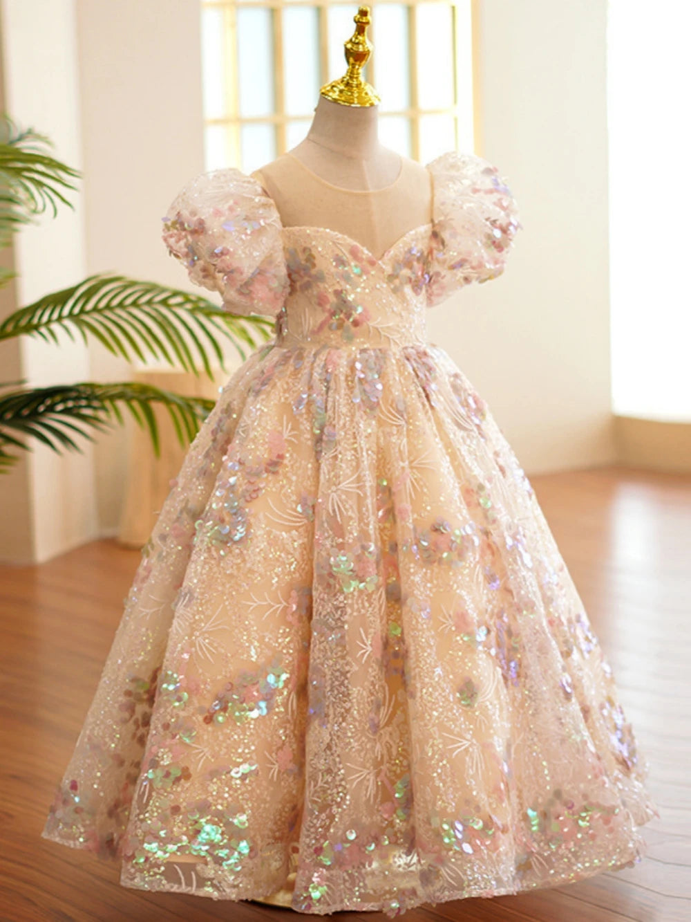 Cute sequined flower girl dress by Ansoff with puff sleeves, O-neck, and princess style for weddings, birthdays, and performances.