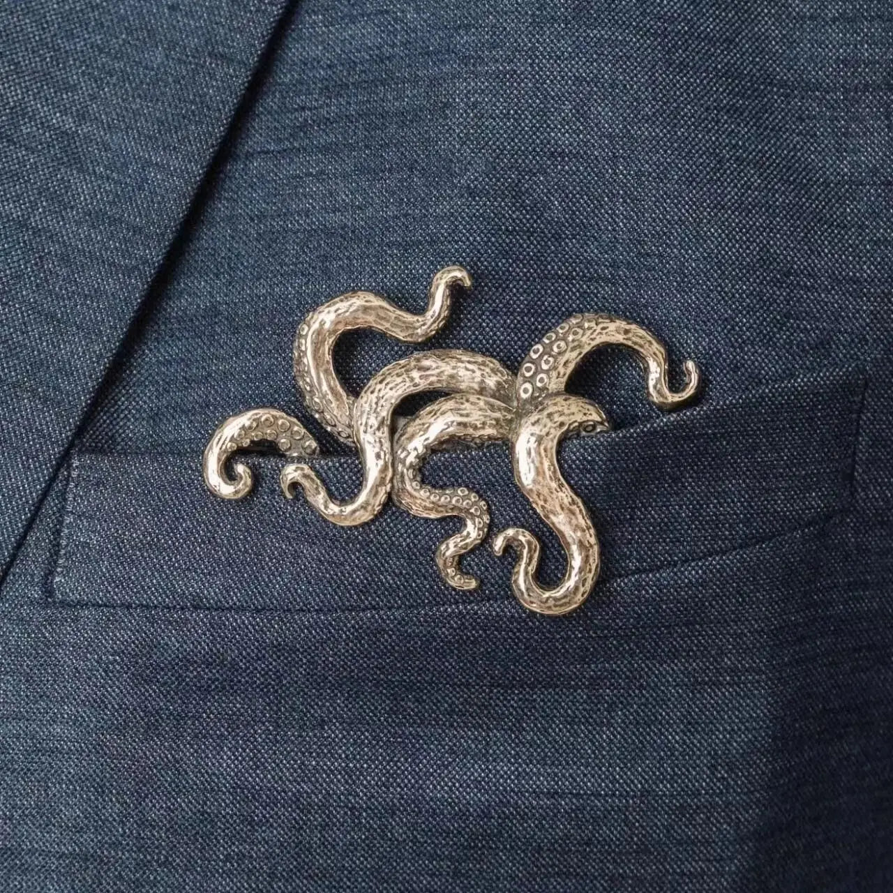 Ansoff crocodile, tiger, and octopus animal brooches for men and women, retro jewelry for suit coats and necklines.