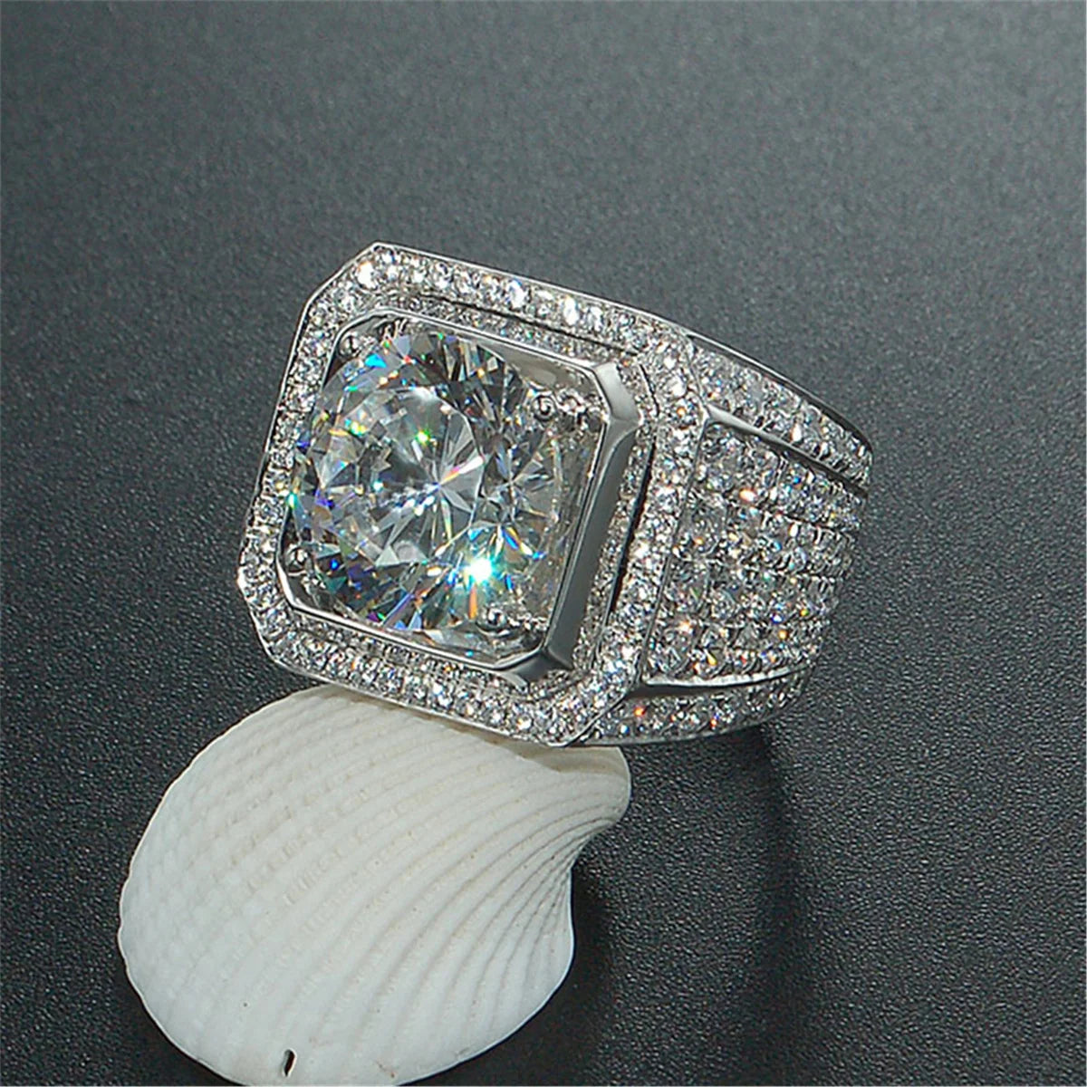 Gorgeous Men's Rhinestones Zircon Rings Luxury Silver Color Banquet Engagement Ring for Men Wedding Band Jewelry Gifts Wholesale
