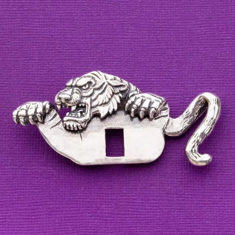 Ansoff creative crocodile tiger octopus animal brooch pinned on a suit coat, showcasing intricate retro jewelry design for men and women.