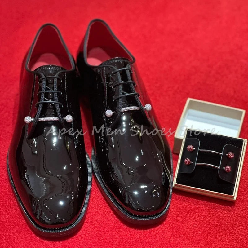 2025 Elegant Men's Black Patent Leather Formal Shoes Bling Metal Decorative Eyelets Red Lining Oxfords Lace Up Wedding Shoes