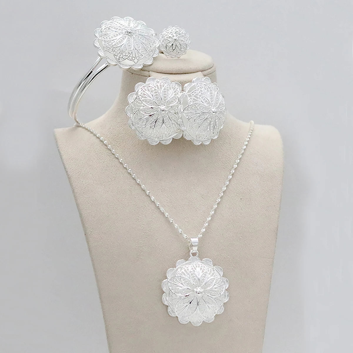 Elegant Silver Filigree Flower Jewelry Set Round Pendant Necklace Stud Earrings Bangle Silver Plated Dubai Style Bridal Wedding