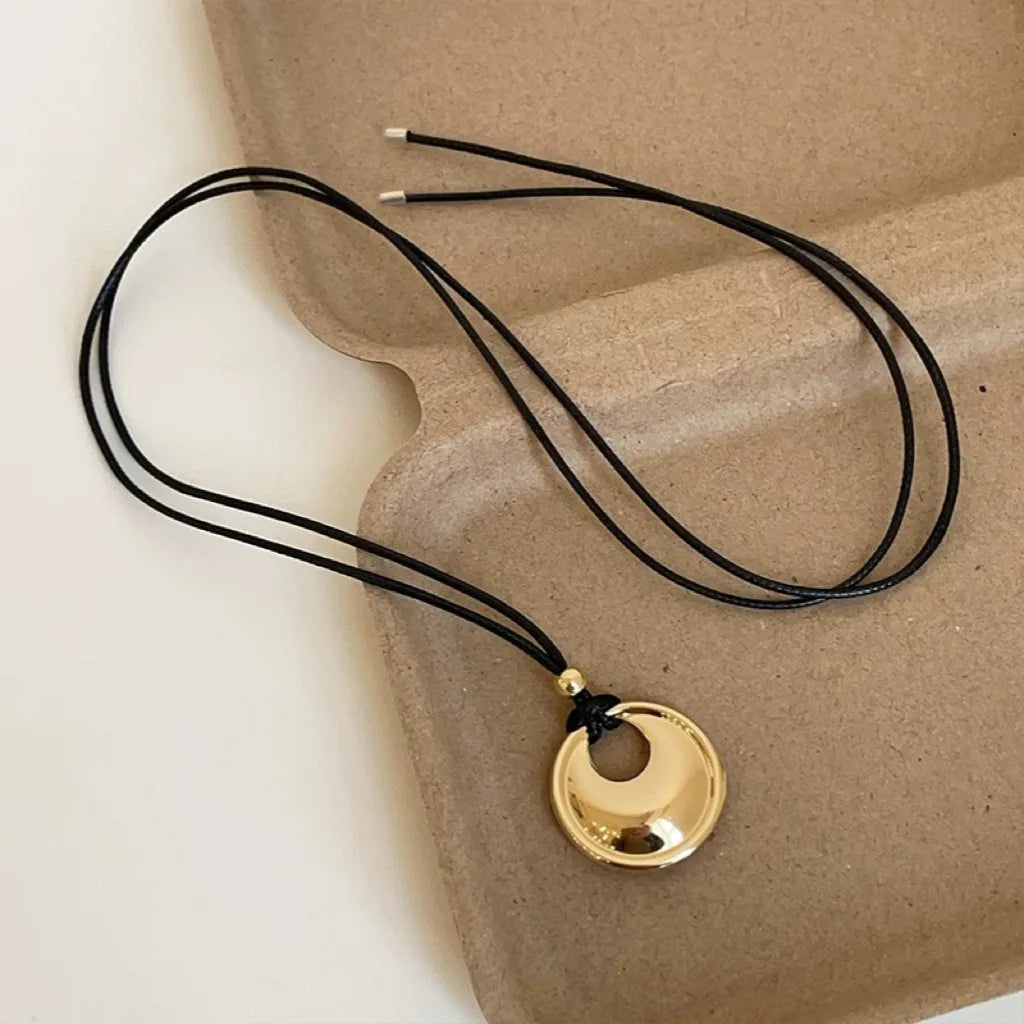 Minimalist Metal Water Drop Shaped Pendant Necklace for Women Simple Adjustable Long Black Rope Sweater Chain Fashion Jewerly