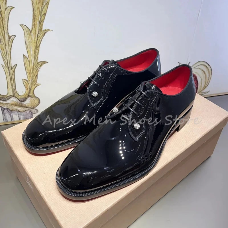 2025 Elegant Men's Black Patent Leather Formal Shoes Bling Metal Decorative Eyelets Red Lining Oxfords Lace Up Wedding Shoes