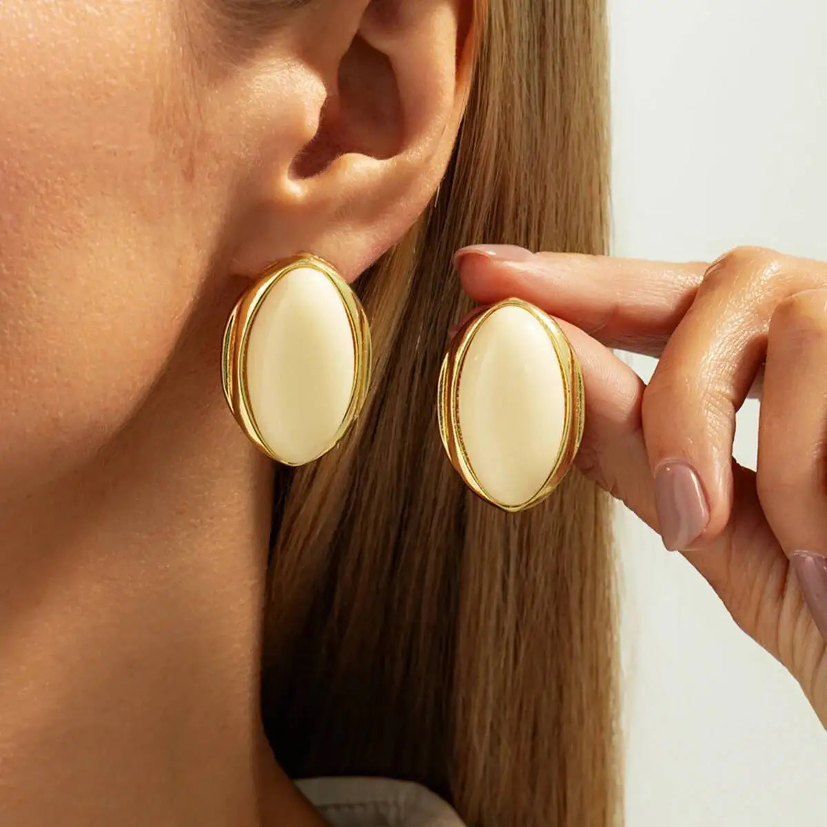 SHIXIN 1 Pair Retro Resin Acrylic Oval Stud Earrings for Women Trendy Gold Color Geometric Earrings Fashion Jewelry Accessories