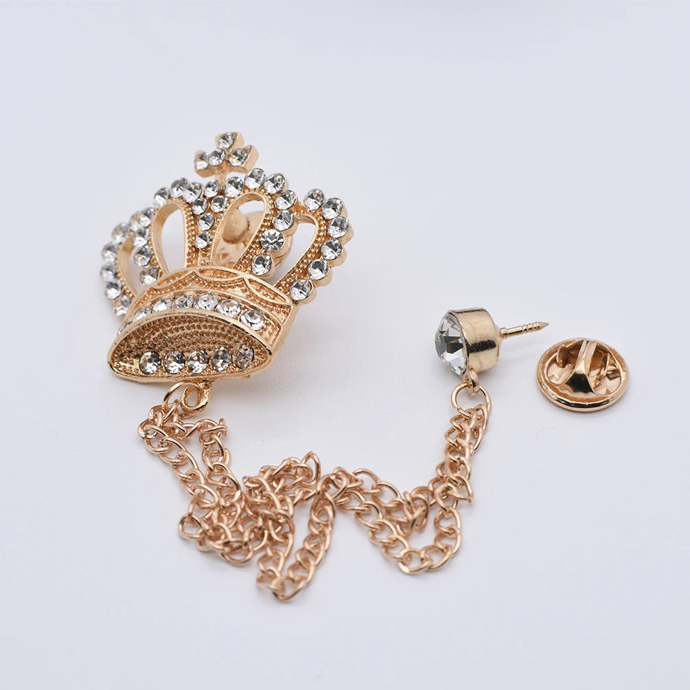 Korean fashion crystal lion brooch with tassel chain, British style animal lapel pin for men's shirt collar accessories.