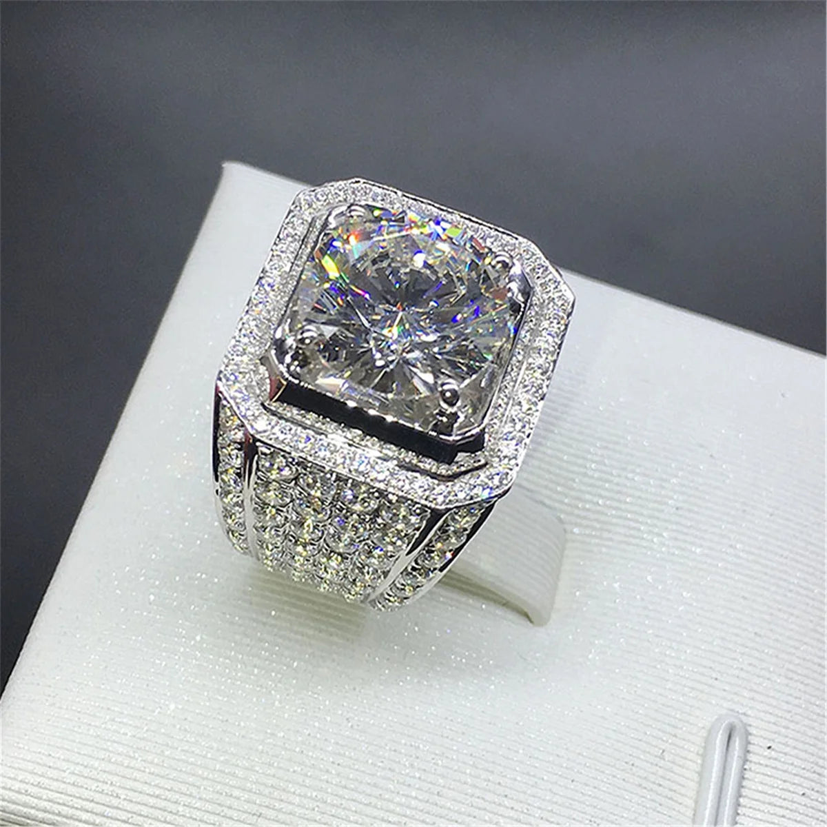 Gorgeous Men's Rhinestones Zircon Rings Luxury Silver Color Banquet Engagement Ring for Men Wedding Band Jewelry Gifts Wholesale