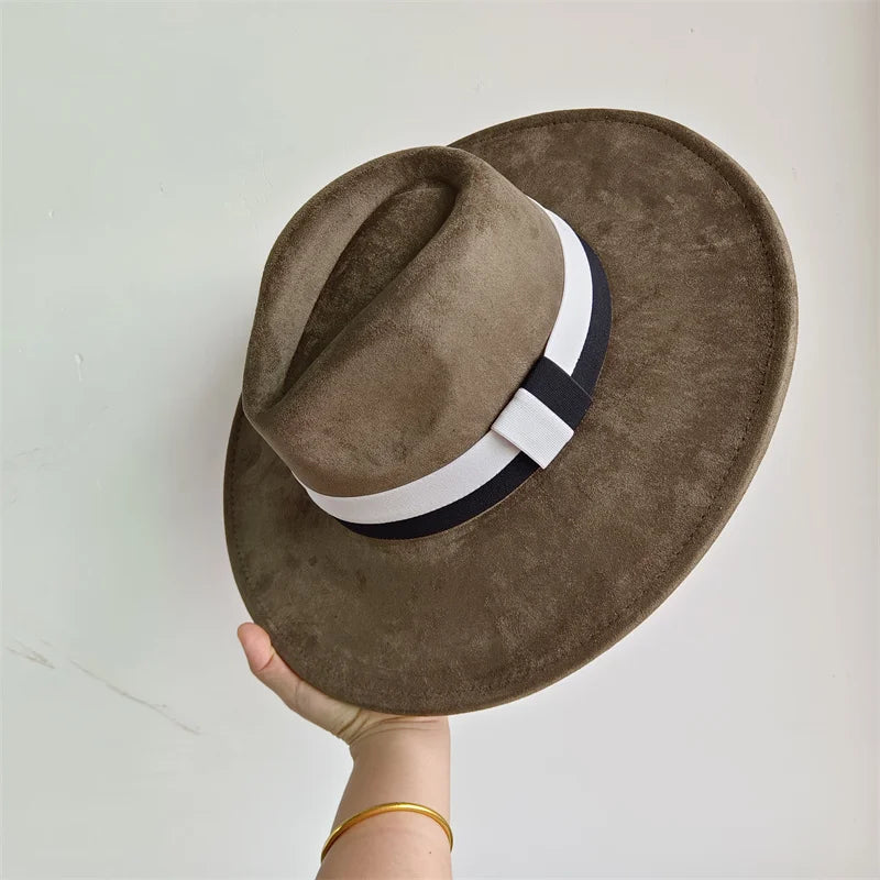 Colorblock ribbon colorful suede hat with wide brim, suitable for women and men, in retro British style for autumn and winter.