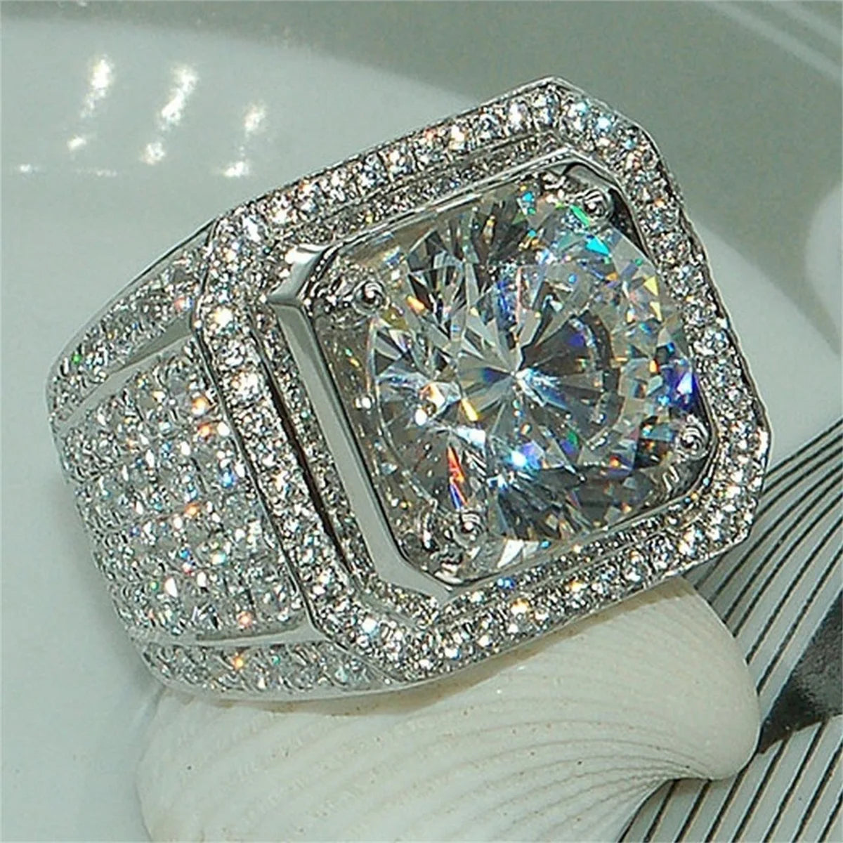 Gorgeous Men's Rhinestones Zircon Rings Luxury Silver Color Banquet Engagement Ring for Men Wedding Band Jewelry Gifts Wholesale