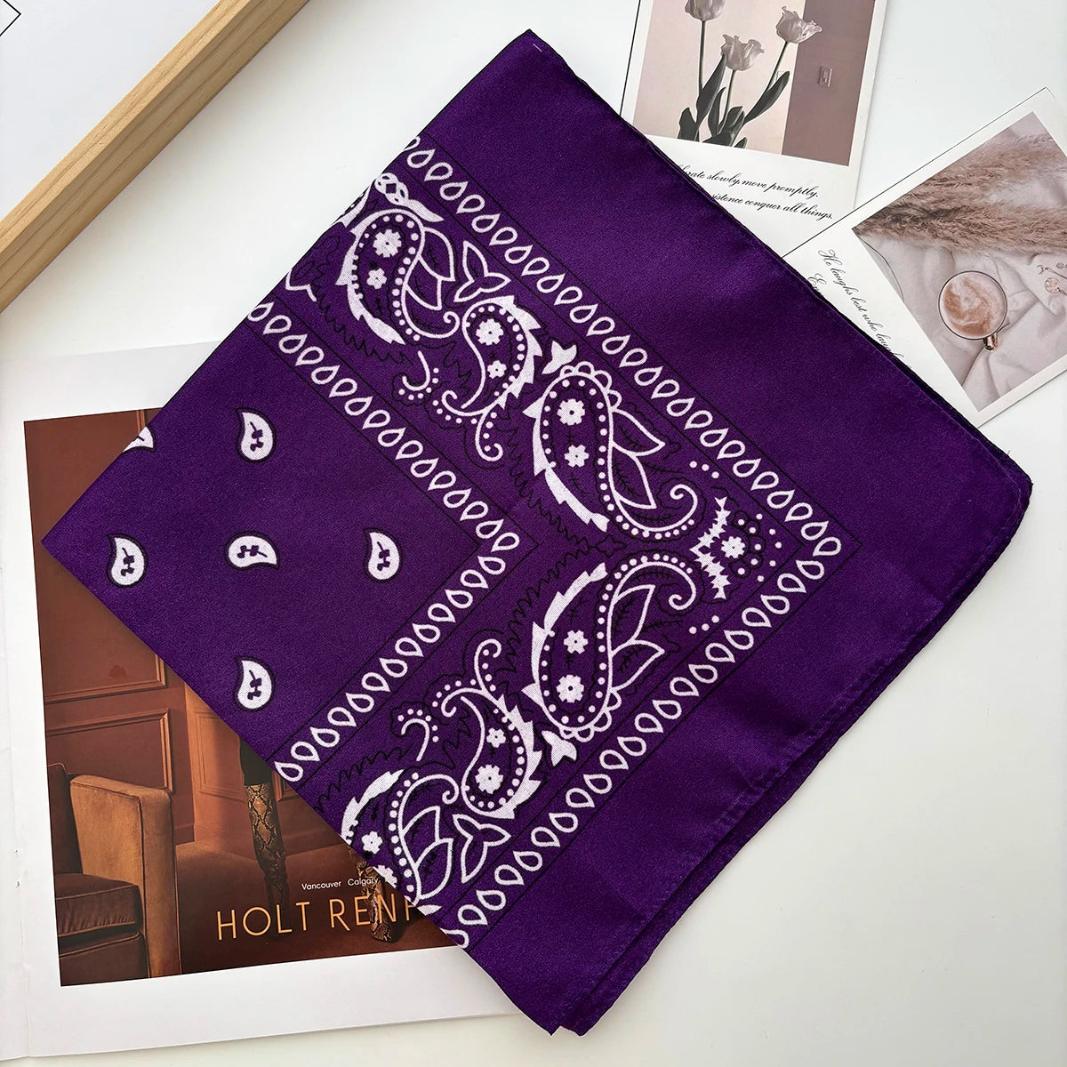 Unisex Ansoff bandana hairband with paisley pattern, worn as head wrap or wrist accessory, suitable for sports, cowboy, or biker style.