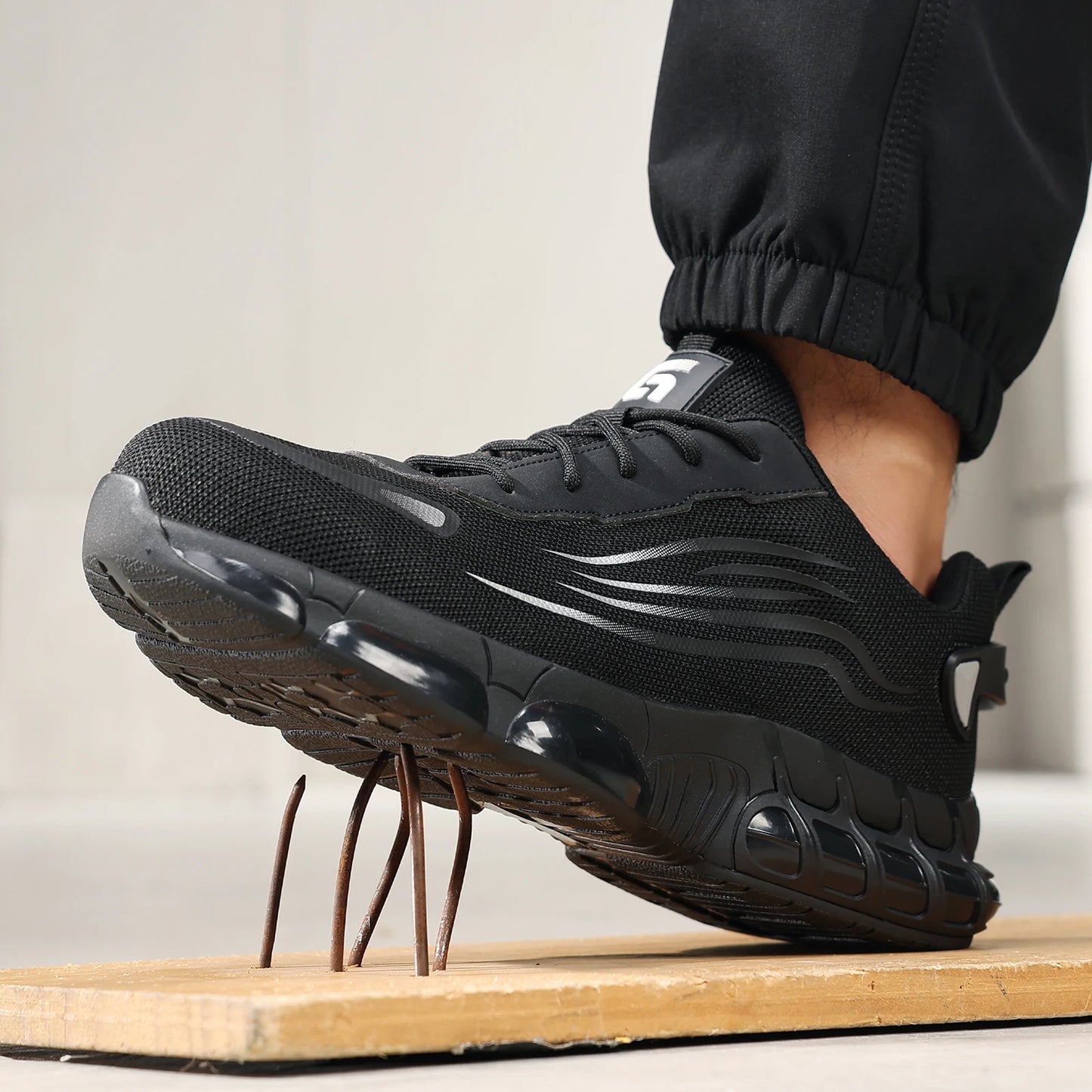 Men's work shoes by Ansoff with TPU sole, anti-shock and anti-stab features, lightweight design suitable for all seasons.