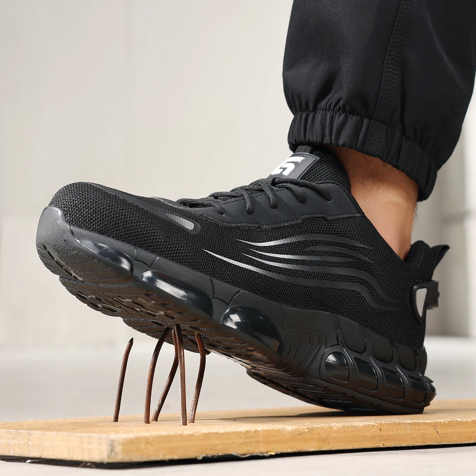 Men's work shoes by Ansoff with TPU sole, anti-shock and anti-stab features, lightweight design suitable for all seasons.